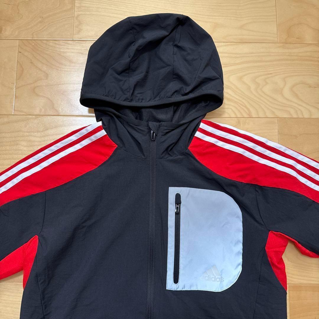 adidas ウィンドブレーカー　上着　裏起毛　通学　黒　赤　160cm 新品