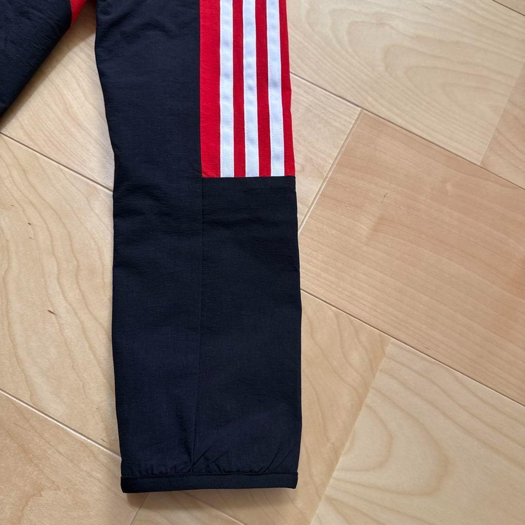 adidas ウィンドブレーカー　上着　裏起毛　通学　黒　赤　160cm 新品