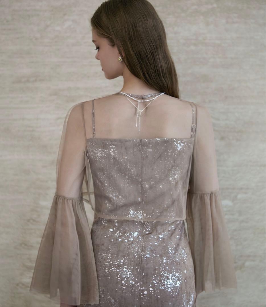 新品タグ付き！シアーチュールベルスリーブペイントIラインワンピースドレス