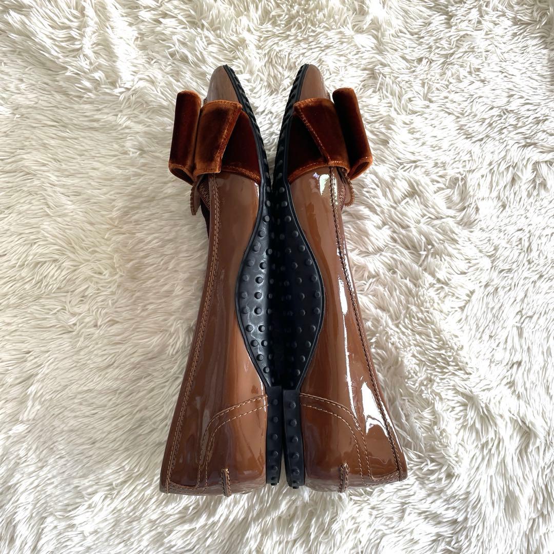美品✨TOD'S パテントレザー　ポインテッドトゥ　フラット　パンプス　茶