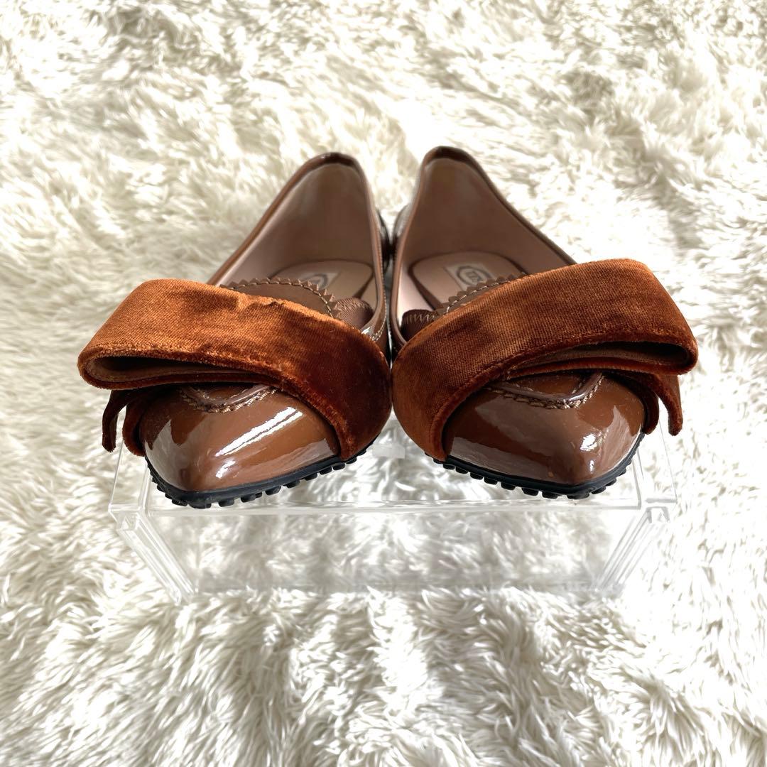 美品✨TOD'S パテントレザー　ポインテッドトゥ　フラット　パンプス　茶