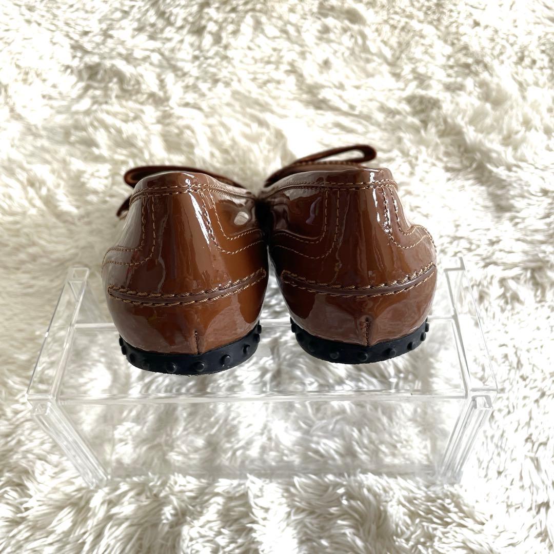美品✨TOD'S パテントレザー　ポインテッドトゥ　フラット　パンプス　茶