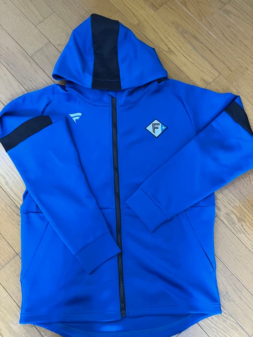 ファイターズ ジップアップパーカーLサイズ