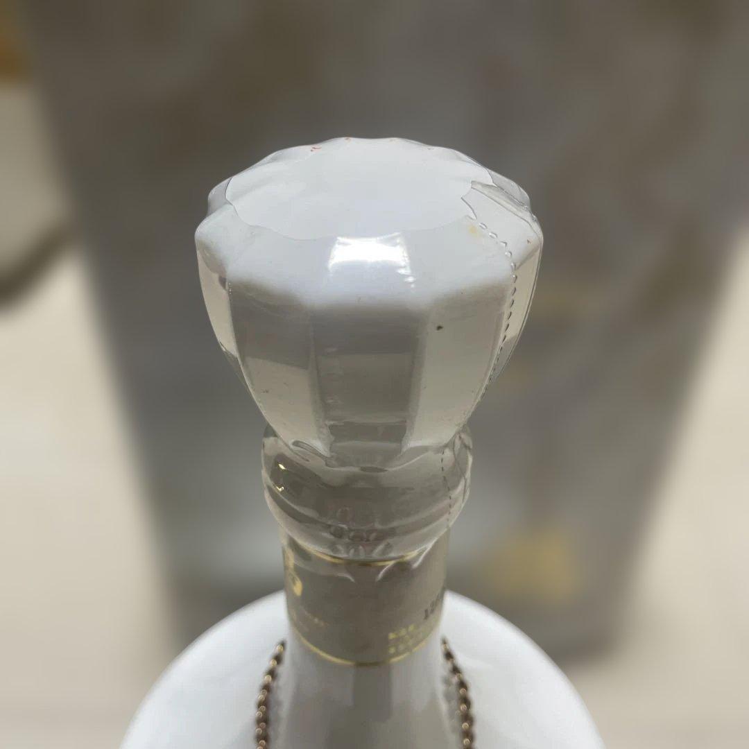 【未開栓】ニッカウィスキー　鶴　700ml 陶器ボトル　箱入り