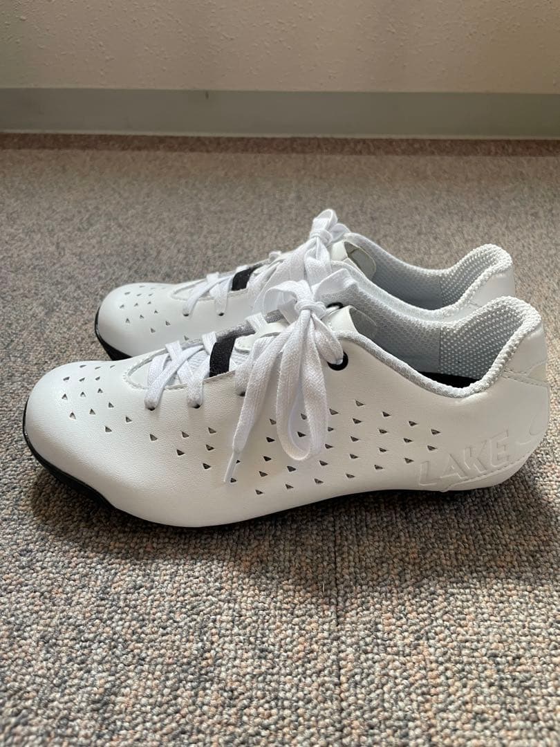 LAKE CX21 Cホワイトシューズ サイズ40.0 通気性デザイン