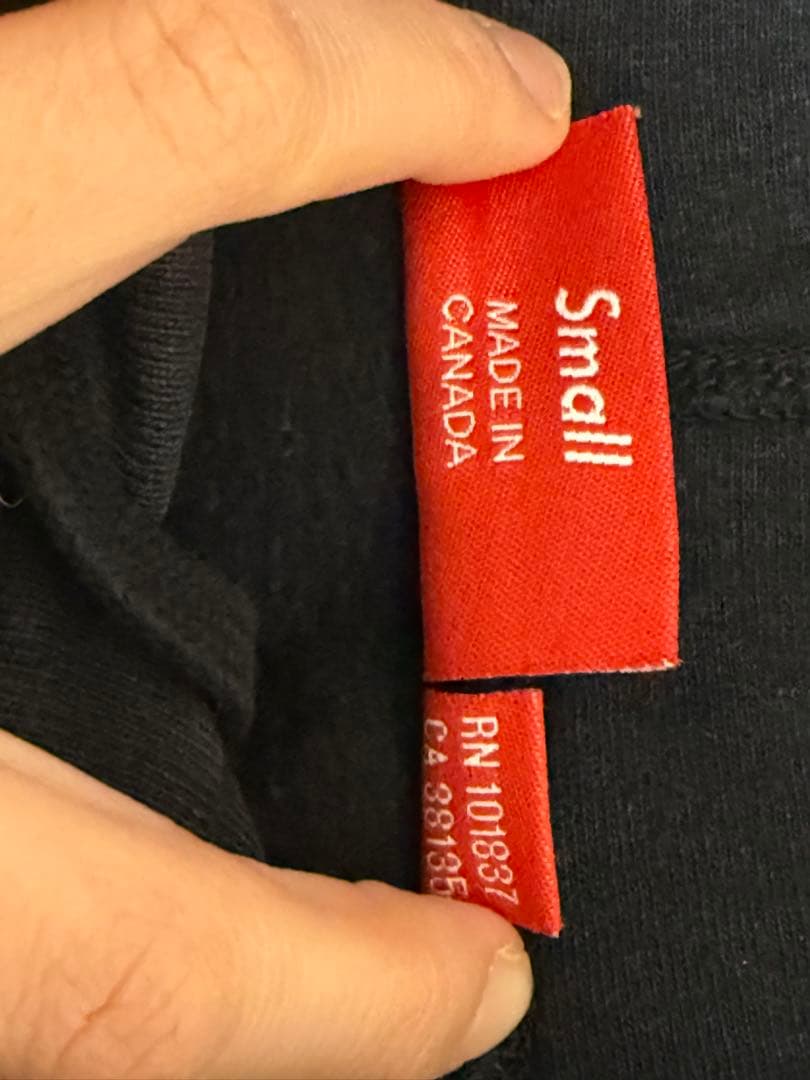 【Supreme】 ハート柄ロゴパーカー