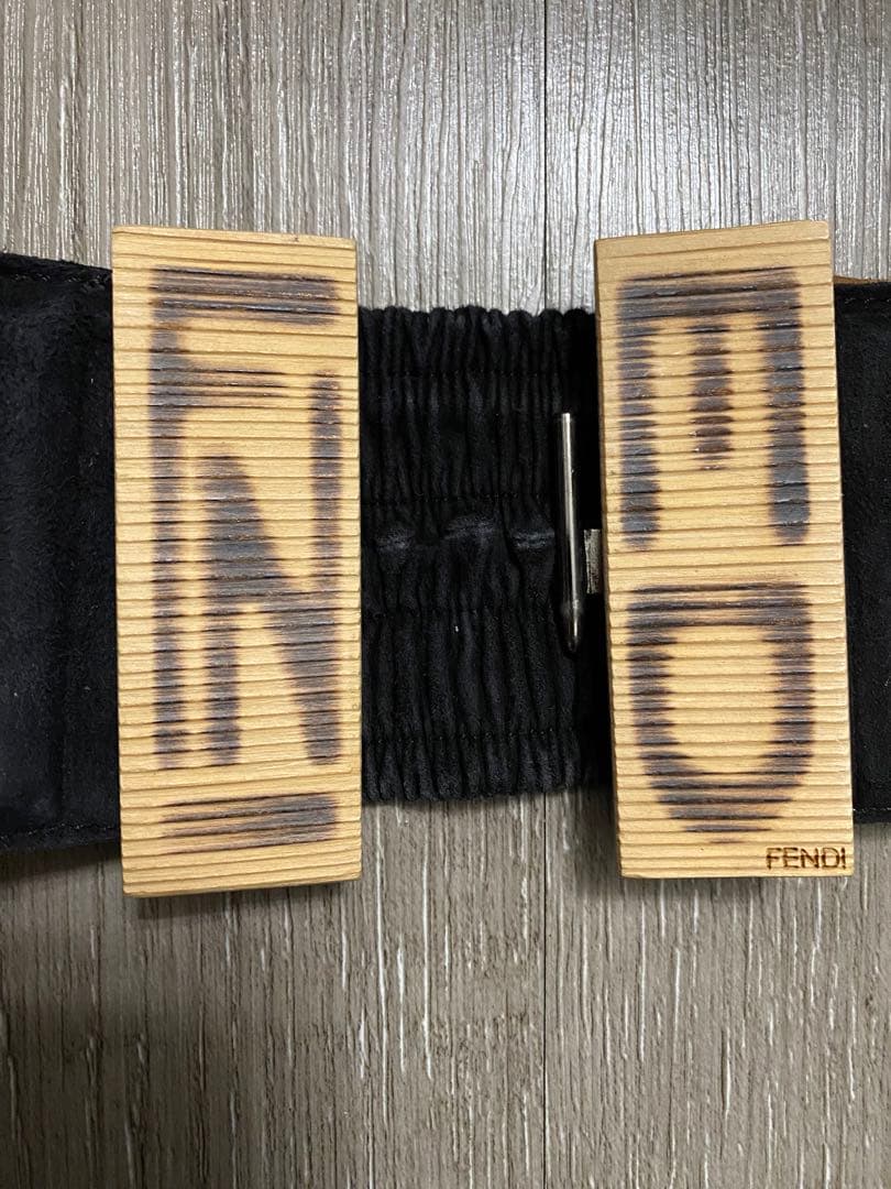FENDI 幅広ベルト　スウェード　ウッド　木製　ロゴ　レディース