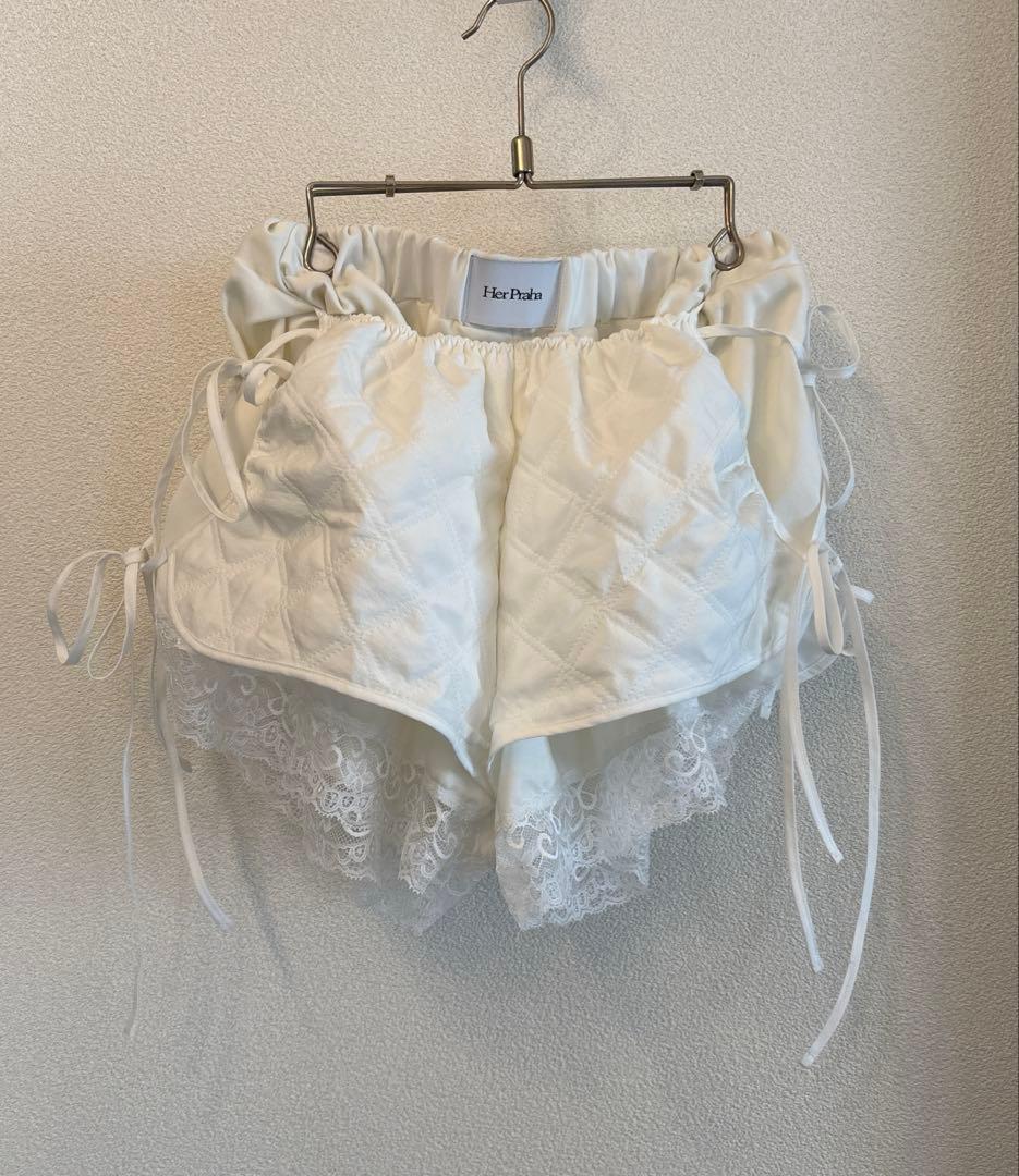 Her Praha キルティング ショートパンツ