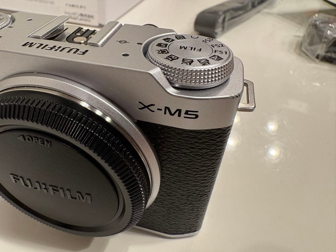 FUJIFILM XM5 シルバー【シャッター回数1092回】付属品多数
