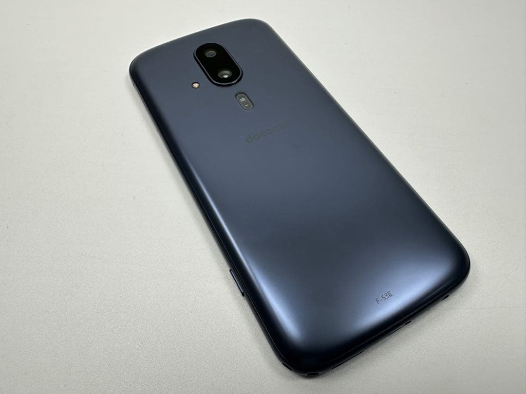 美品 NTT docomo らくらくスマートフォン F-53E ネイビー