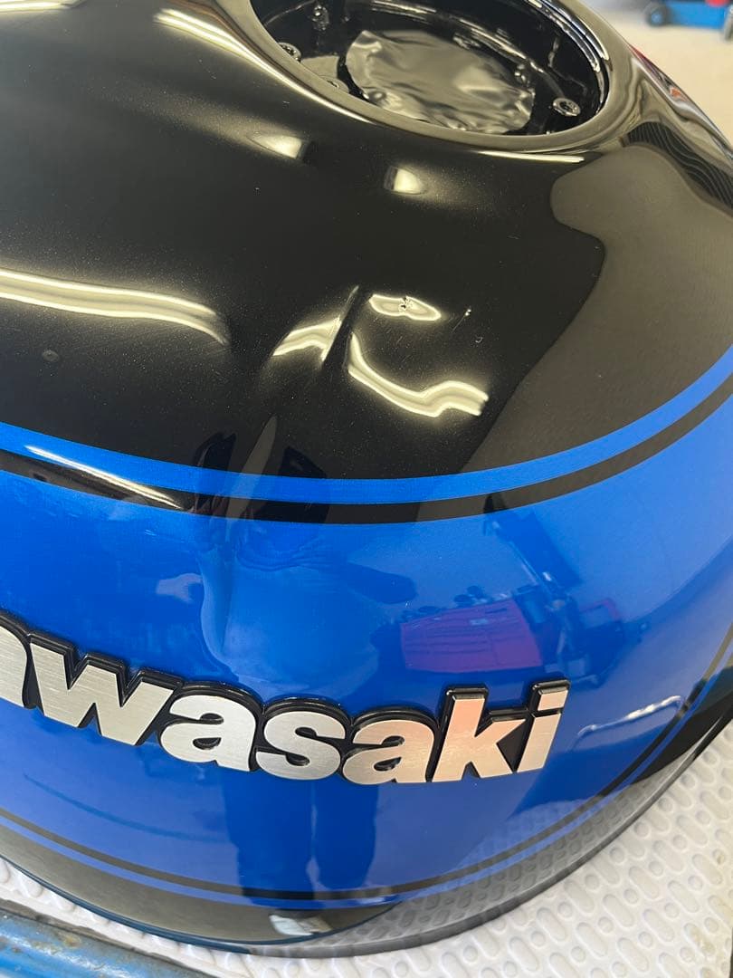 Kawasaki Z900RS 2024年モデル凹みあり燃料タンク