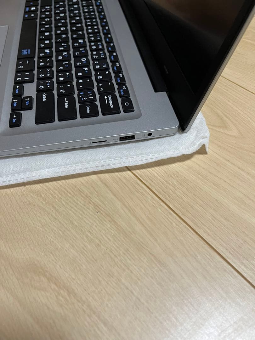 ノートパソコン　付属充電器