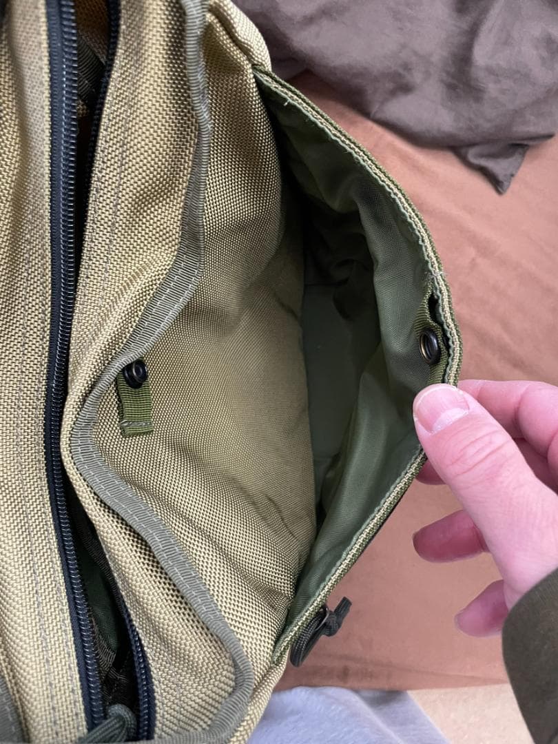 BRIEFING ショルダーバッグ DAY TRIPPER カーキ グリーン