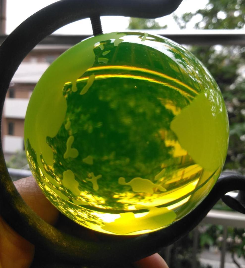 チェコ製のウランガラス地球儀