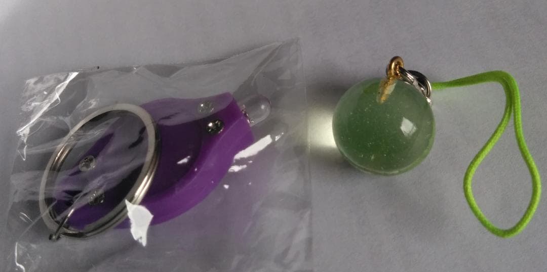 チェコ製のウランガラス地球儀