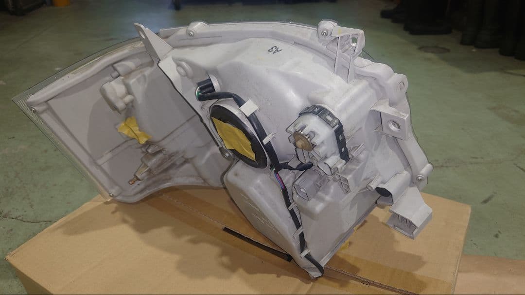 トヨタ ハイエース 200系純正 LED ヘッドライト 左側