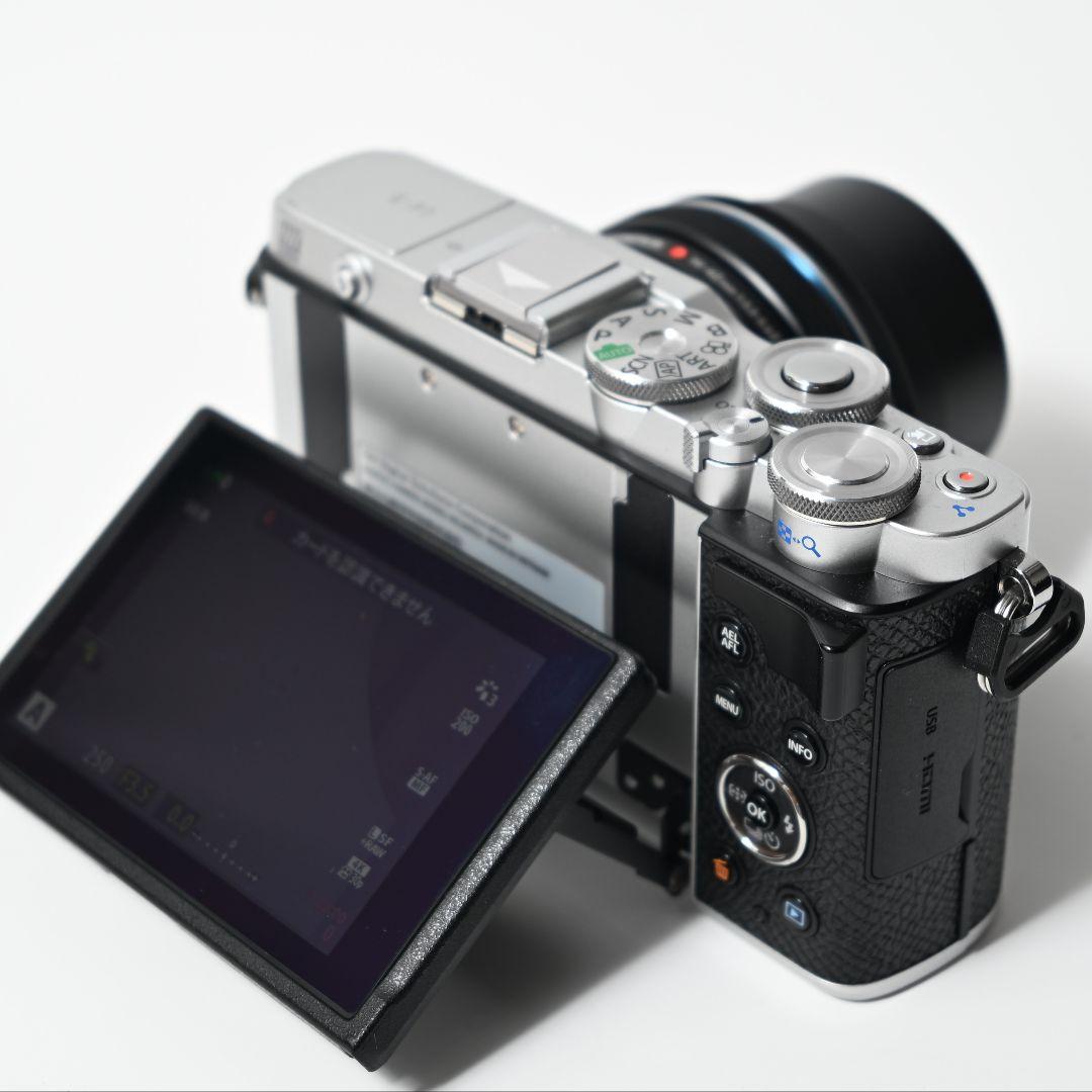 オリンパス OLYMPUS PEN E-P7 14-42mm EZレンズキット