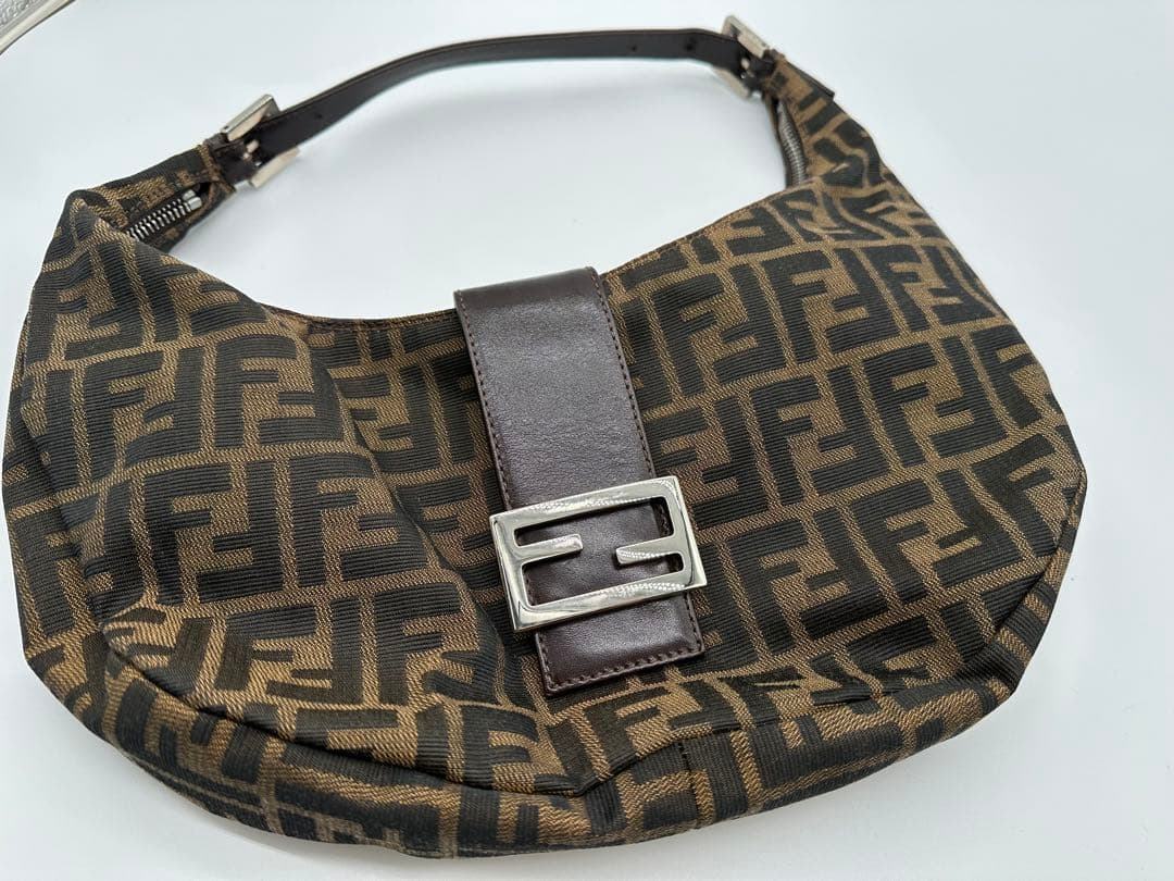 美品Fendi ロゴハンドバッグ