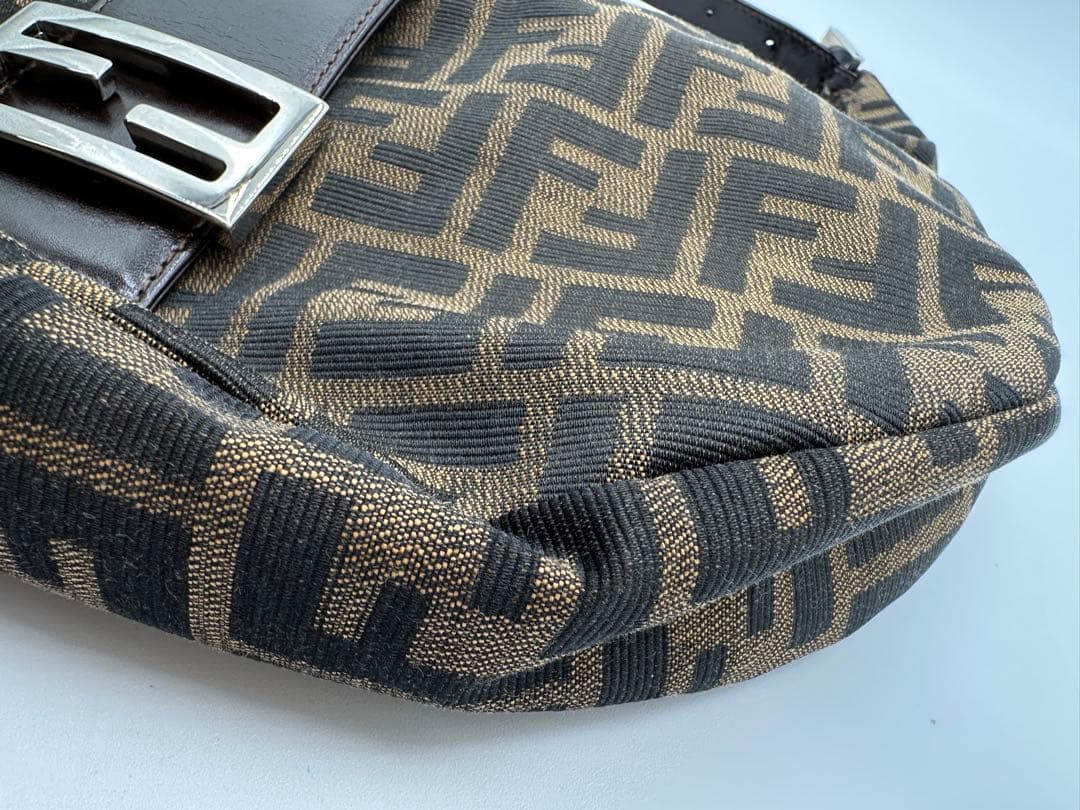 美品Fendi ロゴハンドバッグ