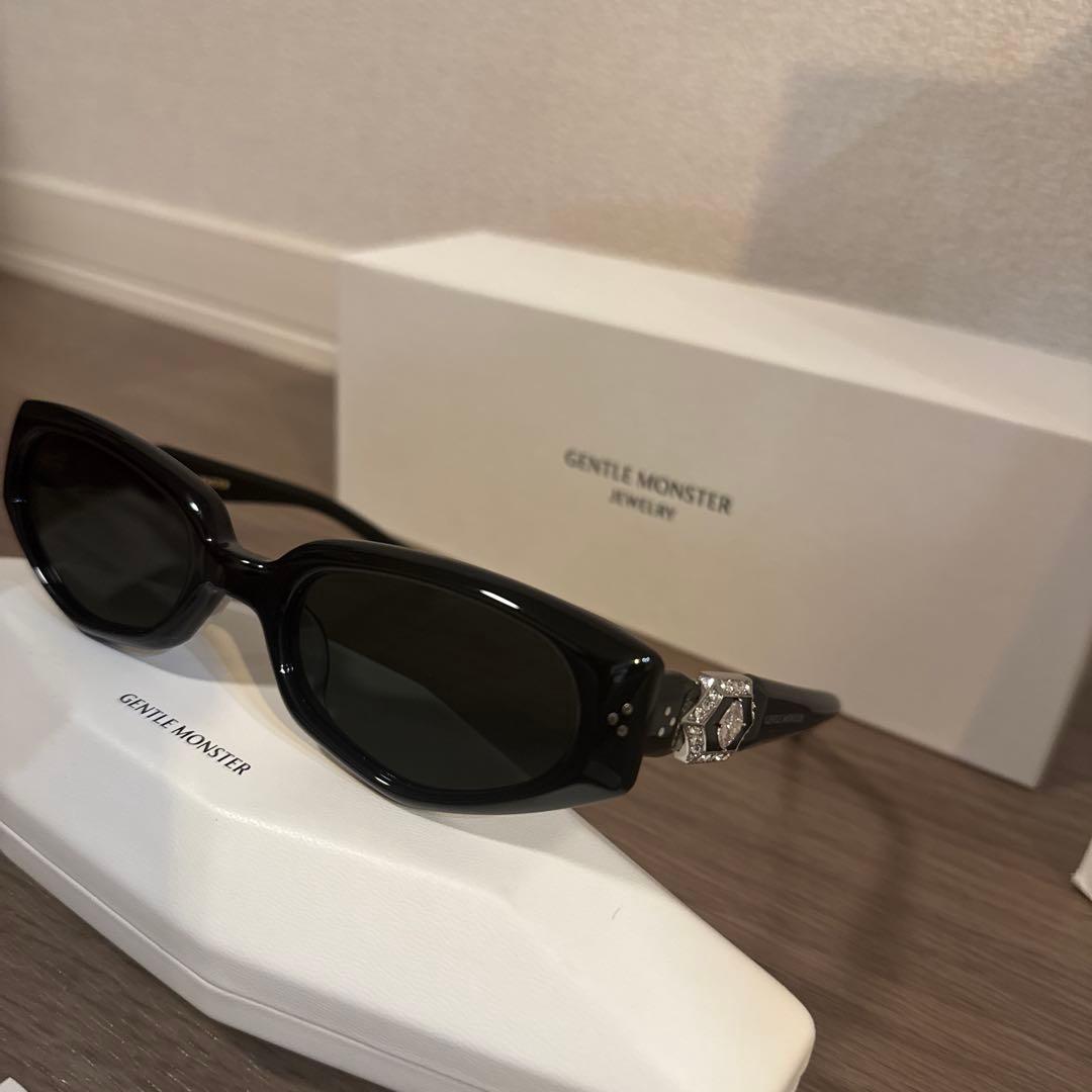 と*ー様 GENTLE MONSTER Ruvy Van 01