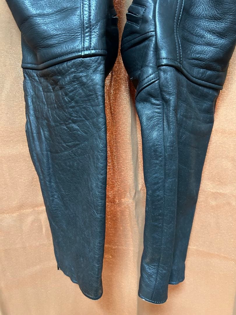 ブラックレザー バイクツナギ　膝パッド付き 革ツナギ レザースーツ 黒　美品