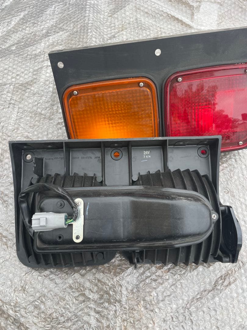 ２連テールランプ