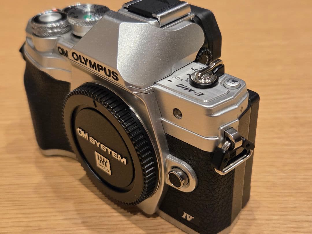 【超美品】オリンパスOM-D E-M10 Mark IV EZダブルズームキット
