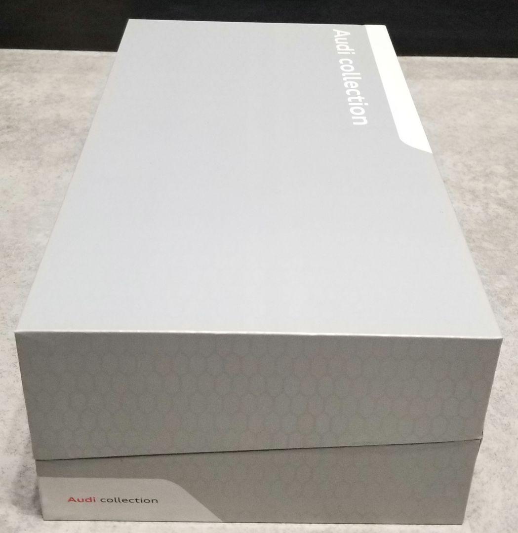 【激レア】1/18 スパーク　ディーラー特注　AUDI TTRS 2011