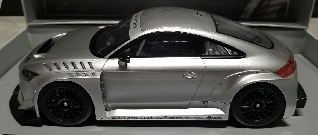 【激レア】1/18 スパーク　ディーラー特注　AUDI TTRS 2011