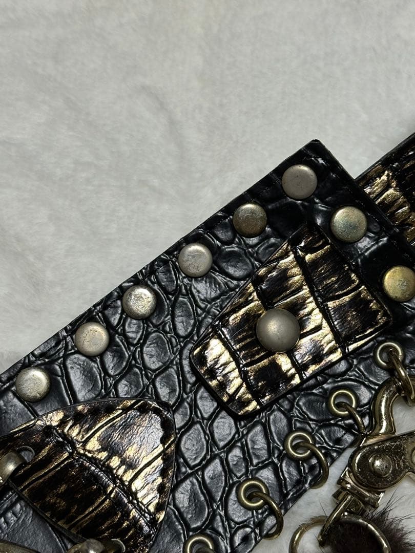 d.i.a. ファー付き ベルト　チェーン　ゴールド