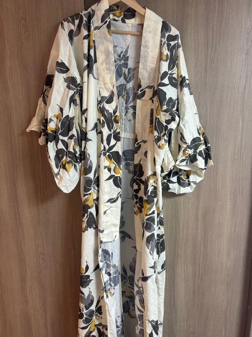 utatane 浴衣3点セット 浴衣、帯、下駄　黒墨とイエローのカトレア