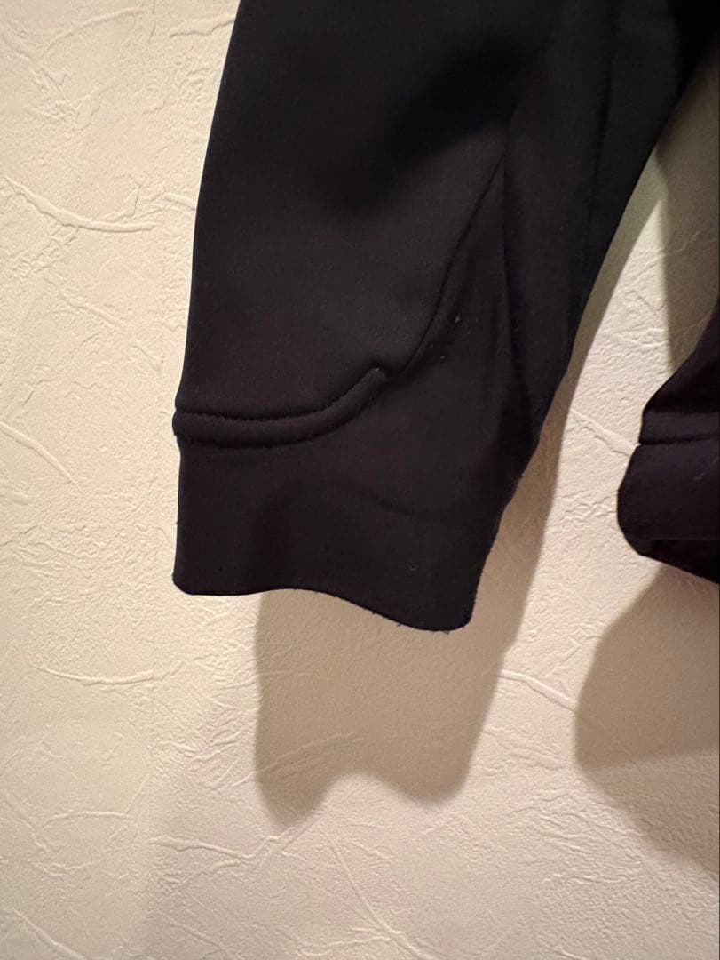 ブラック ジップアップ ウェア