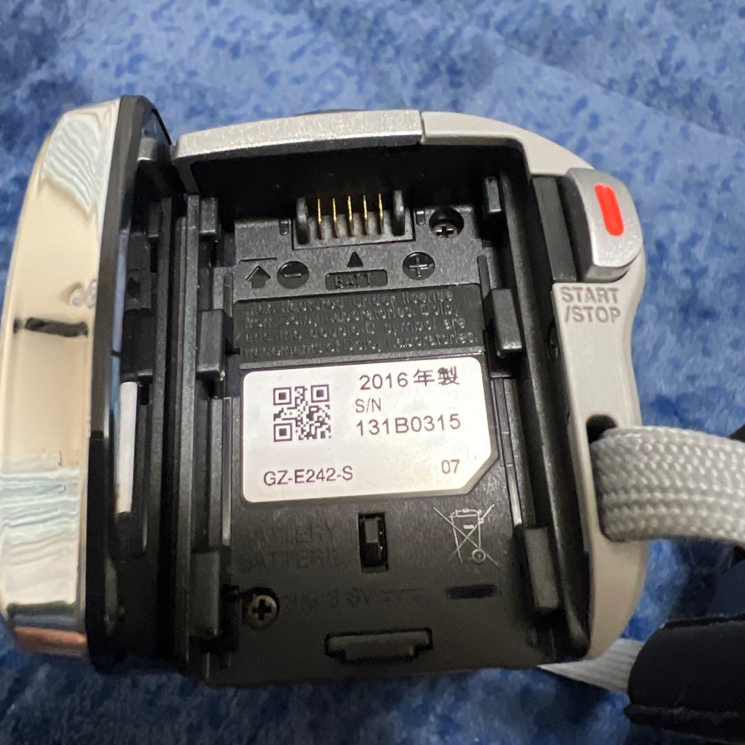 ビデオカメラ JVC GZ-E242