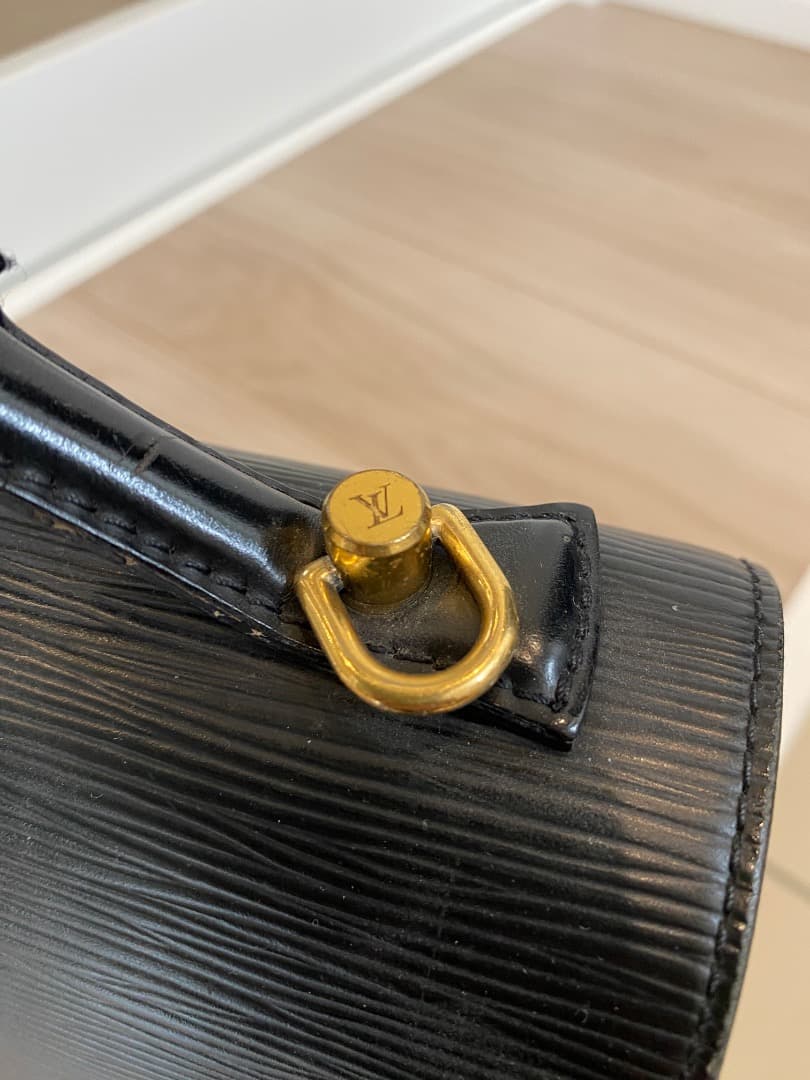 Louis Vuitton エピレザー ブラック