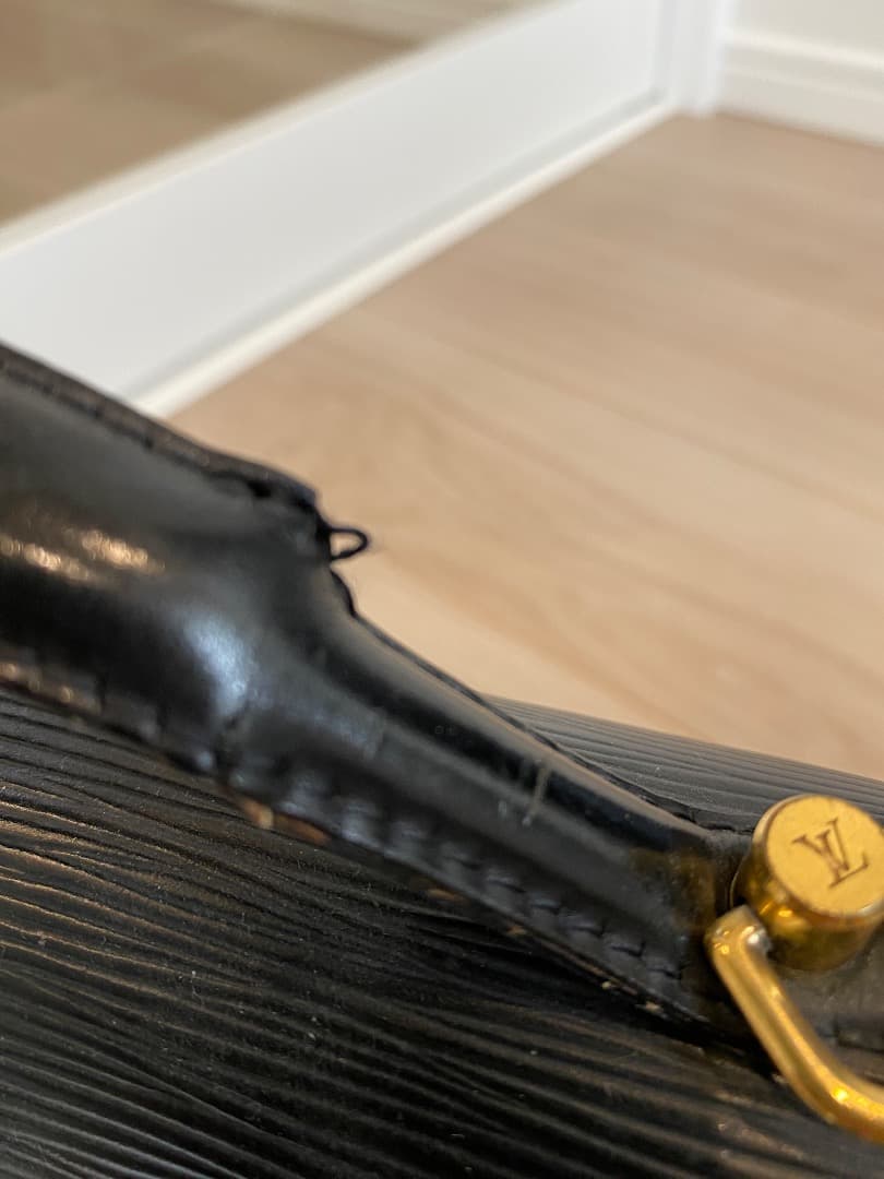 Louis Vuitton エピレザー ブラック