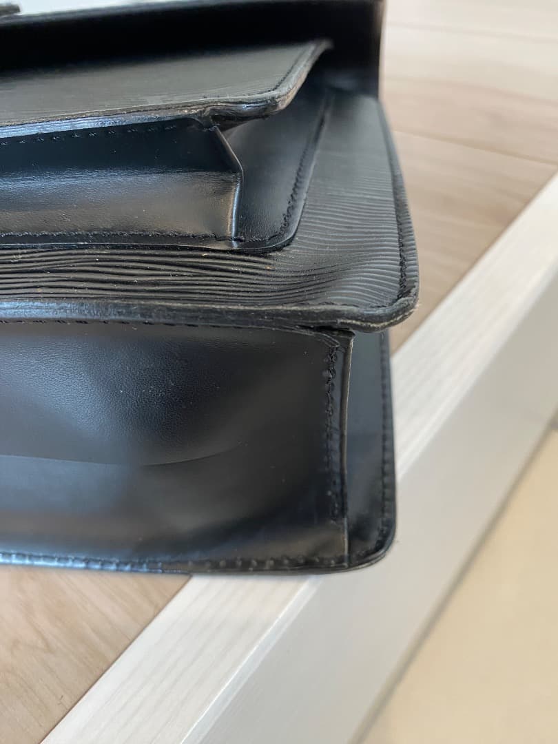 Louis Vuitton エピレザー ブラック