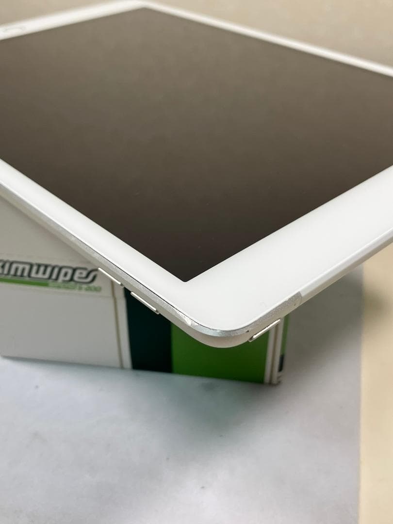 iPad 7世代　32GB シルバー　セルラー カバーガラス付