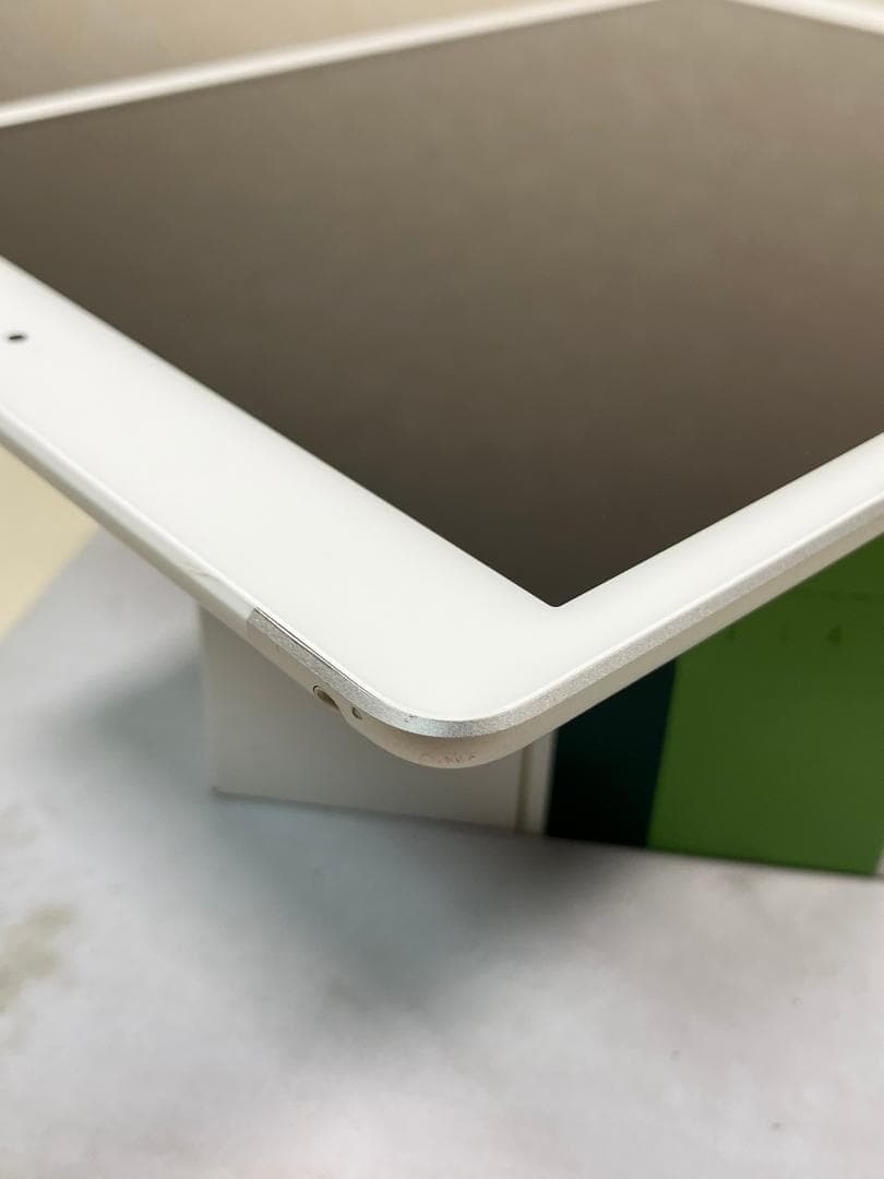 iPad 7世代　32GB シルバー　セルラー カバーガラス付