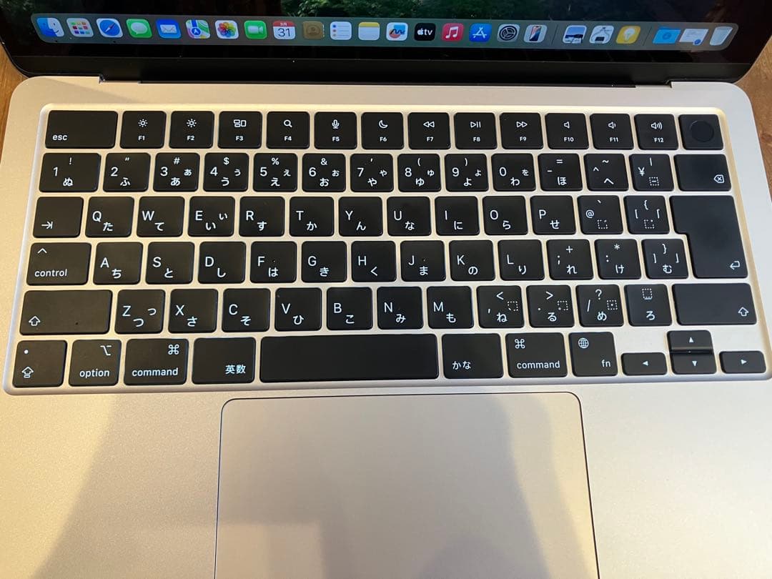 まめおに　MacBook 2022 air M2 スターライト