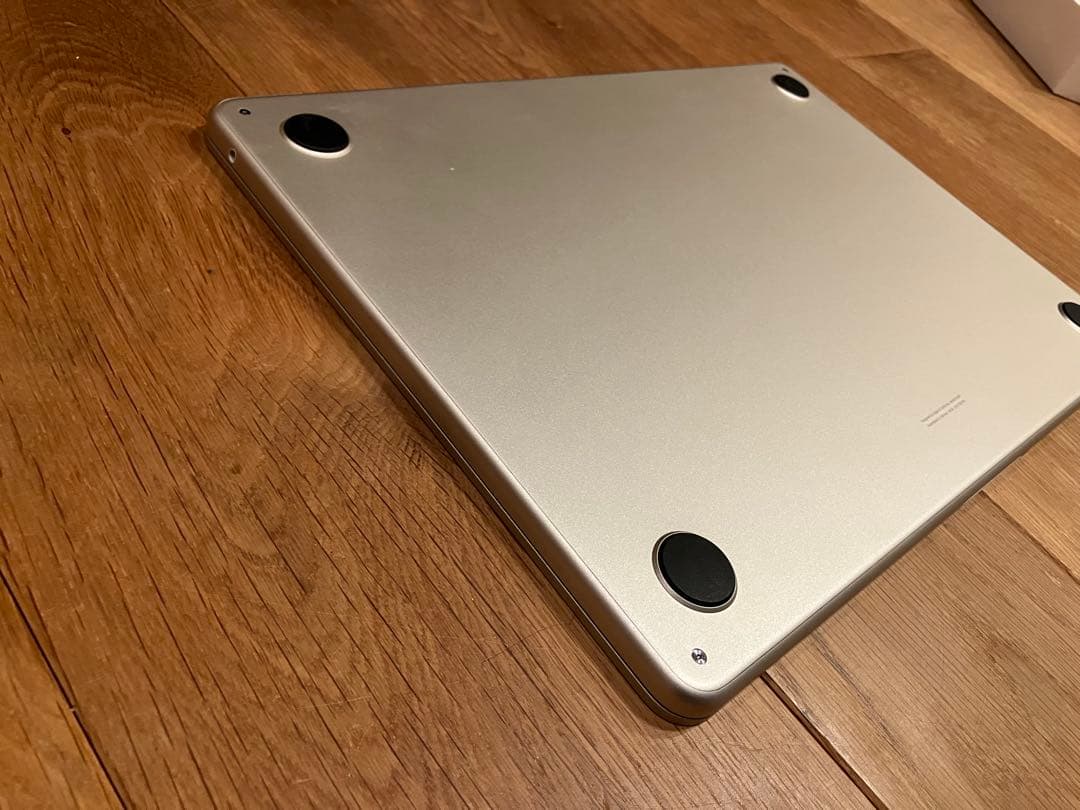 まめおに　MacBook 2022 air M2 スターライト