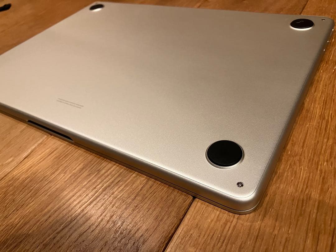 まめおに　MacBook 2022 air M2 スターライト