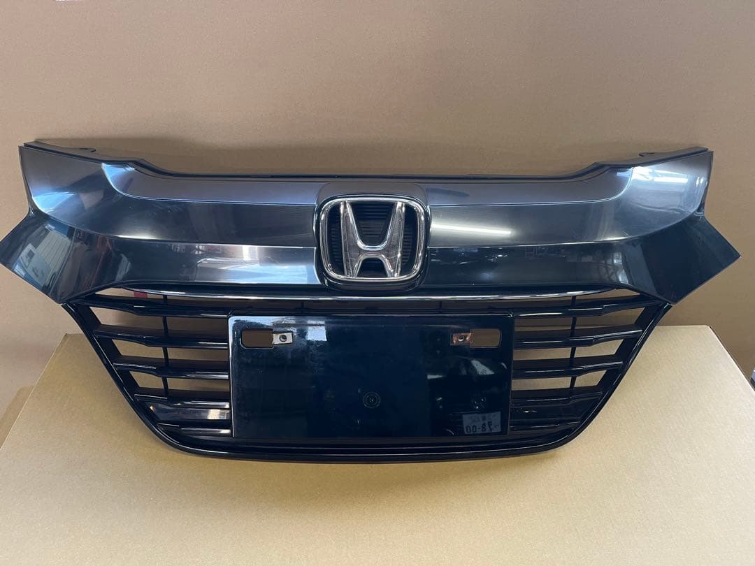 ホンダベゼル RU3 ハイブリッド フロントグリル