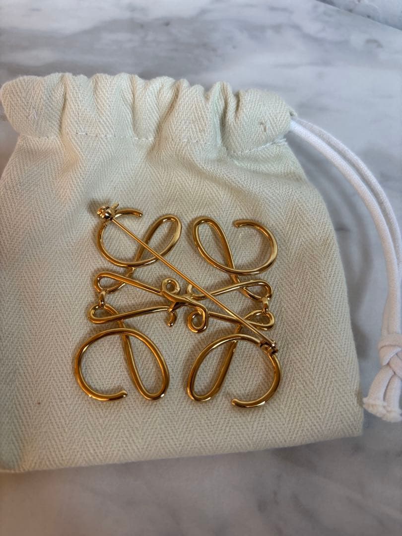 【未使用品】LOEWE ブローチ ゴールド
