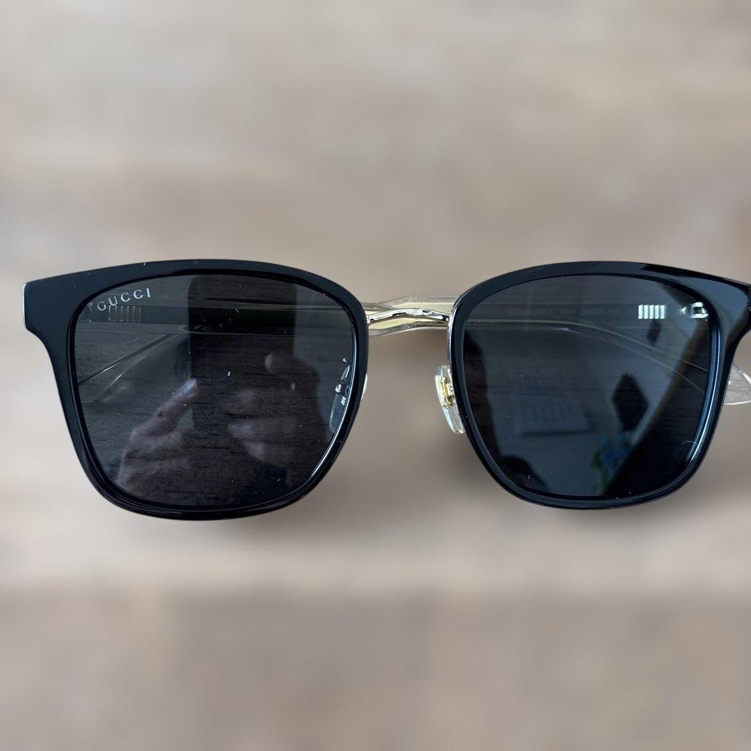 GUCCI スクエア型サングラス ブラック