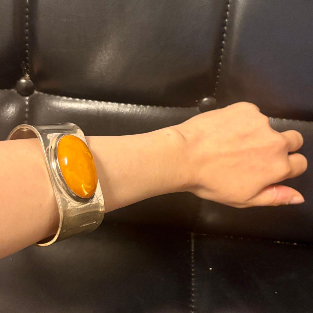 ポーランド産琥珀(ロイヤルアンバー)のシルバーバングル