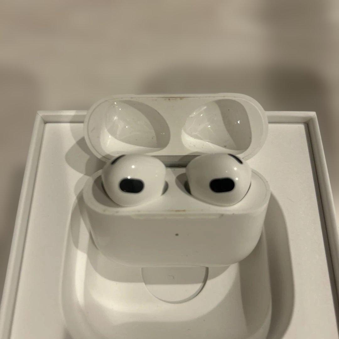 （中古）AirPods本体 3世代MagSafe充電ケース付き