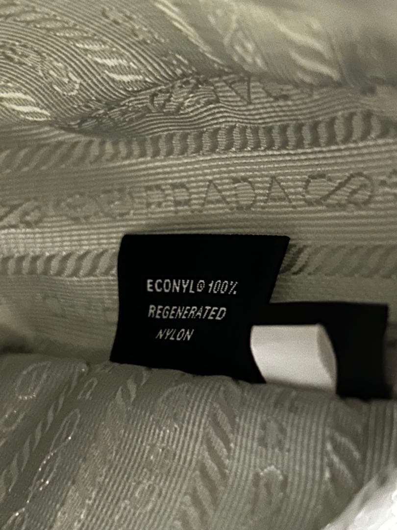 【美品】PRADA プラダ RE-EDITION 2005 ナイロンハンドバッグ