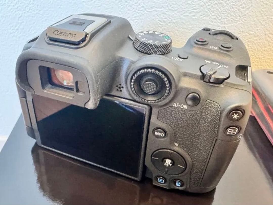 【すぐ発送】Canon eos R7 ボディ バッテリー2個　防湿庫保管