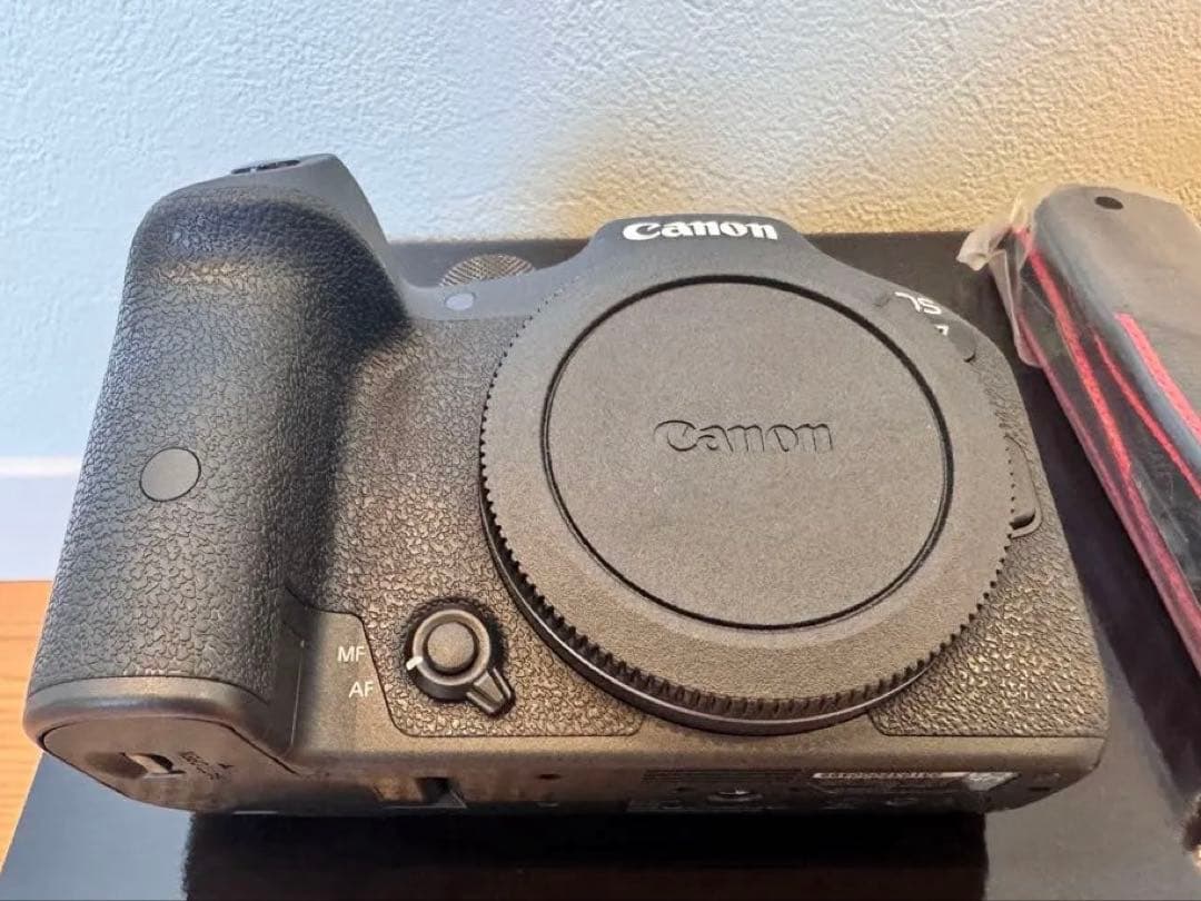 【すぐ発送】Canon eos R7 ボディ バッテリー2個　防湿庫保管