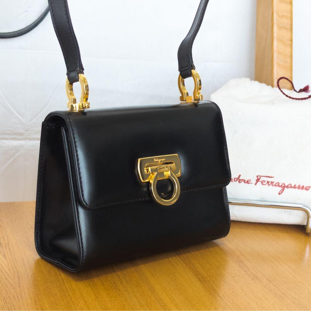 【極美品】 Ferragamo ガンチーニ ミニ ショルダーバッグ 保存袋付き